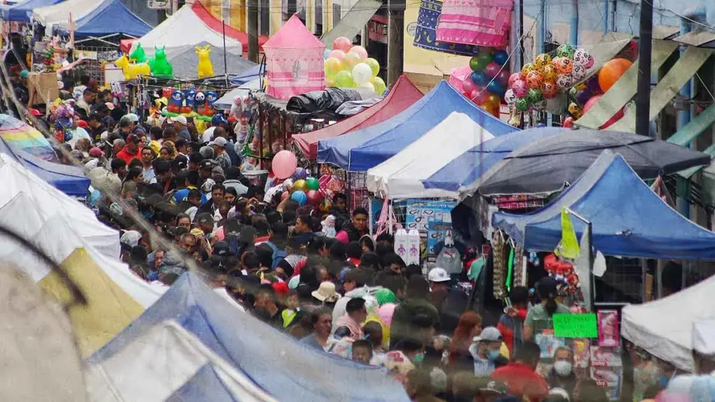 Poblanos abarrotaron el Centro Histórico de Puebla por las compras de Reyes Magos este 2025