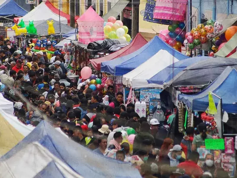 Poblanos abarrotaron el Centro Histórico de Puebla por las compras de Reyes Magos este 2025