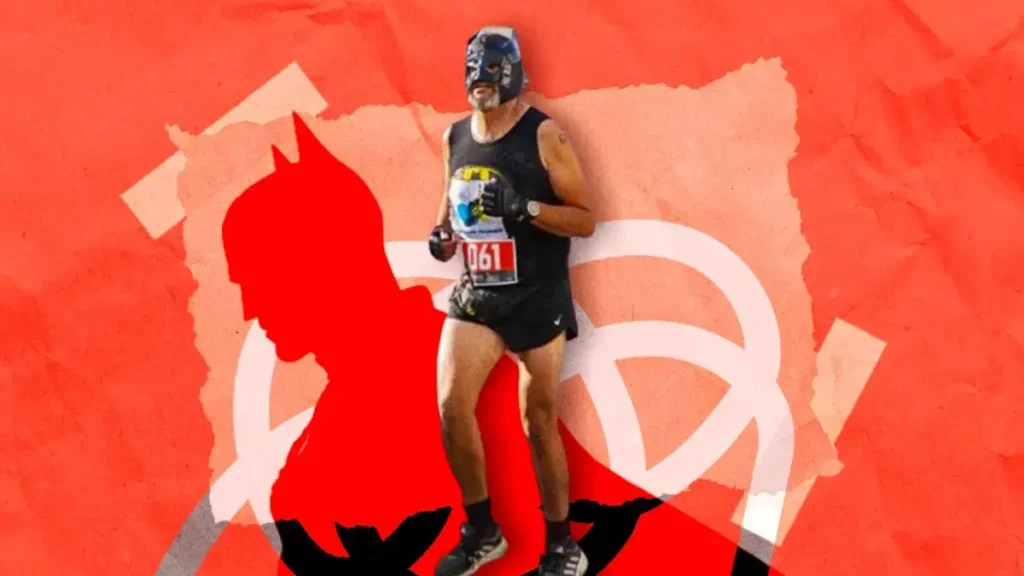 Atleta de Puebla corre con causa disfrazado de Batman; planea tres maratones este 2025