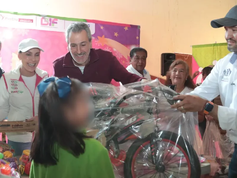 Regalan sonrisas Pepe Chedraui y MariElise Budib a niñas y niños de la U H La Margarita