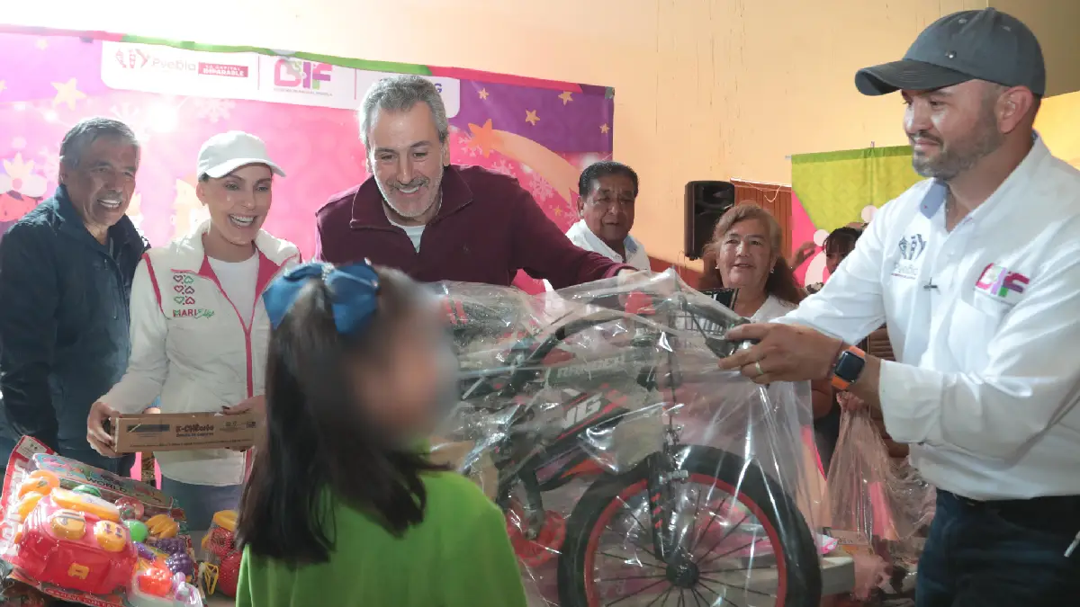Regalan sonrisas Pepe Chedraui y MariElise Budib a niñas y niños de la U H La Margarita