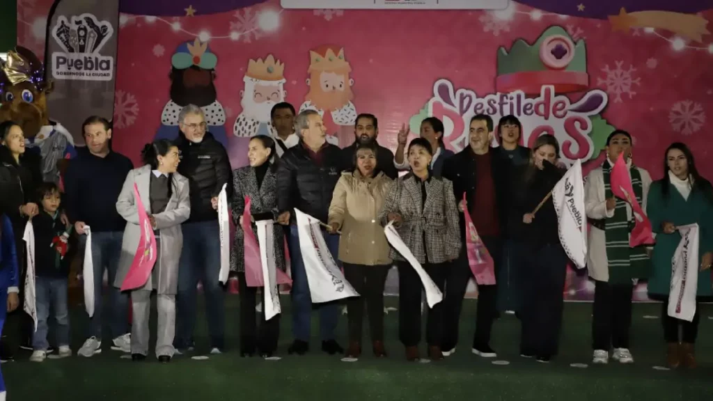 Celebra SMDIF con desfile a los reyes magos