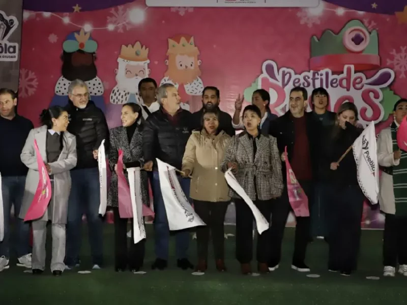 Celebra SMDIF con desfile a los reyes magos