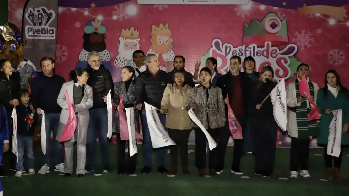 Celebra SMDIF con desfile a los reyes magos
