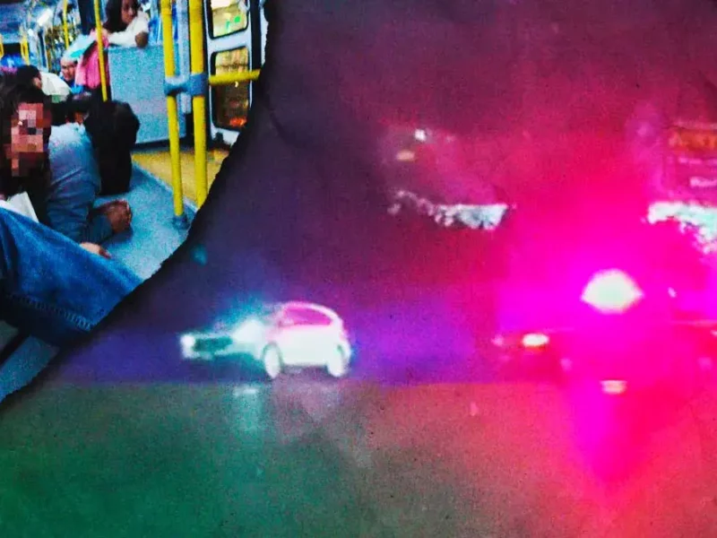 Tras balacera, policías detienen a un automovilista que embistió a motociclista en Bulevar 5 de Mayo