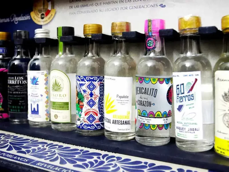 Marcas de mezcal de Puebla que participarán en Wine París 2025 