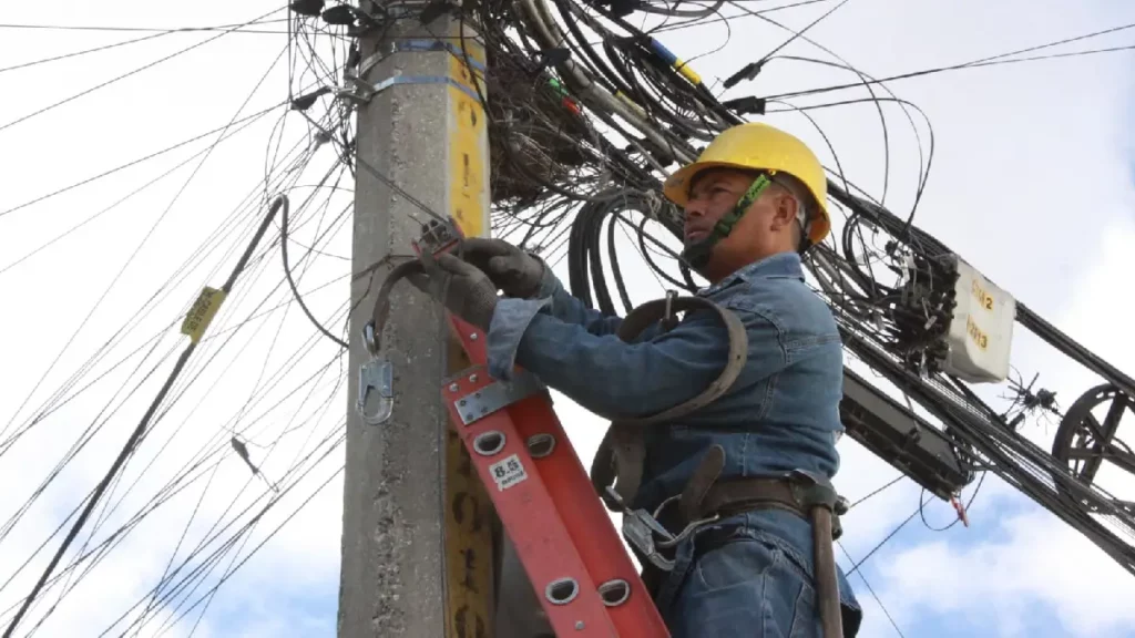 Fueron retirados 12 mil metros lineales de cable sin servicio o en desuso en la U.H. La Margarita