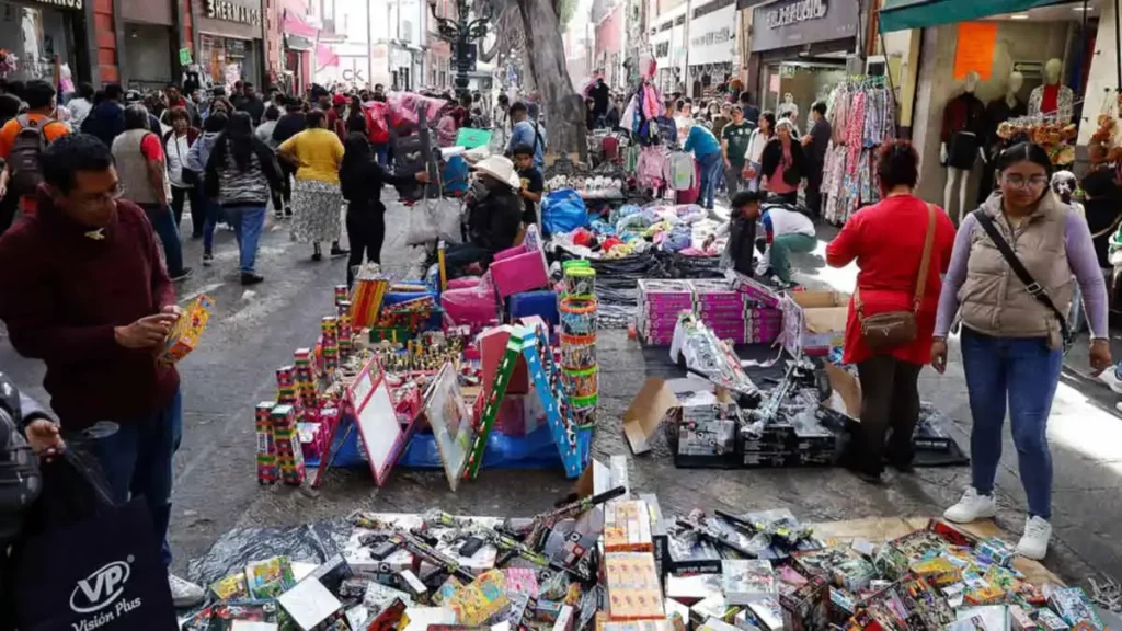 Presencia de ambulantes en Centro Histórico de Puebla provocó el cierre de locales: Turismo municipal