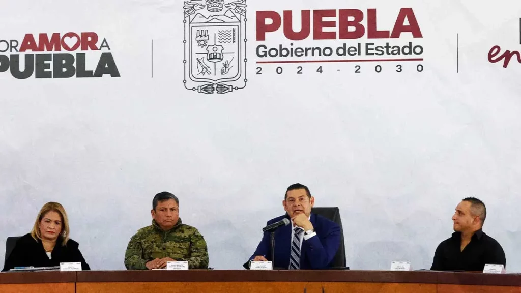 Alejandro Armenta asegura que proyecto del tren de pasajeros México-Puebla-Veracruz continúa 
