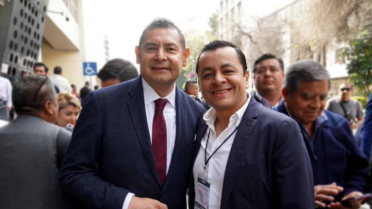 El presidente municipal, Juan Manuel Alonso; asiste al encuentro nacional municipal encabezado por Claudia Sheinbaum  
