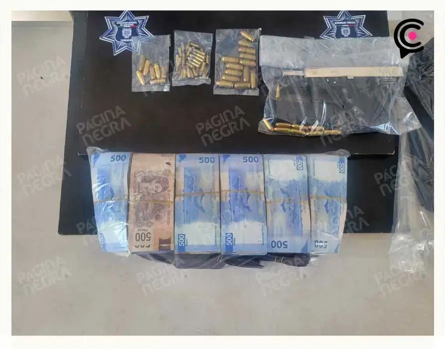 Detienen a dos sujetos con armas y un millón de pesos en Tehuacán, Puebla