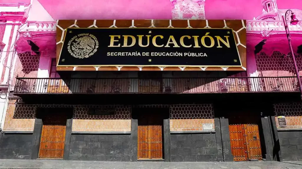 Descentralización de SEP federal fracasó; edificios que ocuparía en Puebla lucen abandonados