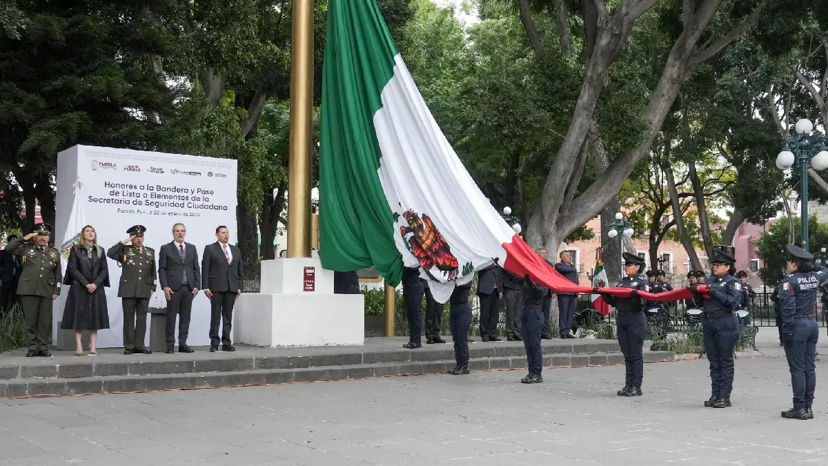 Encabezan Armenta y Chedraui pase de lista a fuerzas municipales en el Zócalo de Puebla