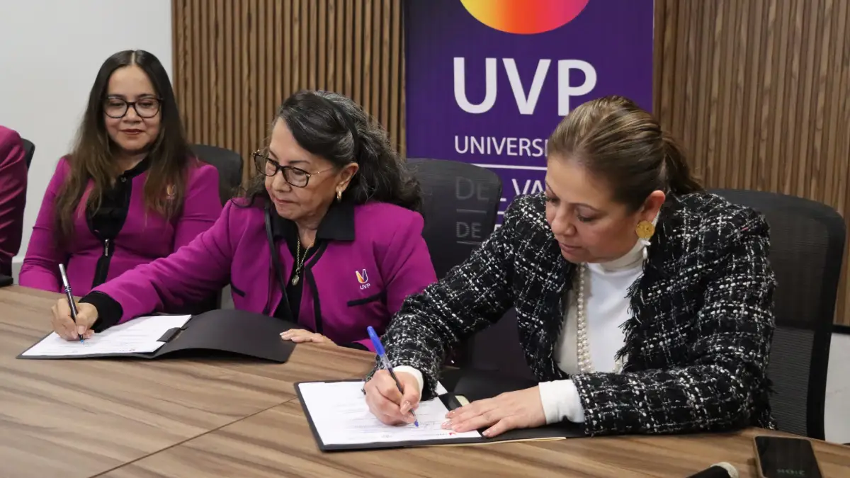 Signan Convenio de colaboración y prestación de servicios UVP y Congreso del Estado