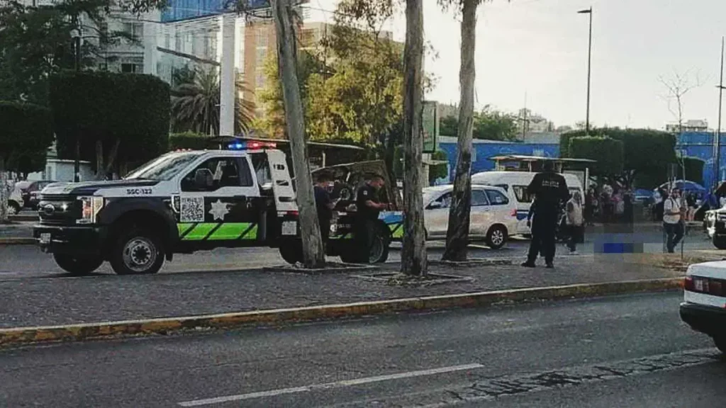 Hombre murió atropellado por grúa de tránsito en La Paz, Puebla; se colgó al vehículo 