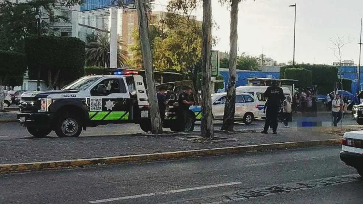 Hombre murió atropellado por grúa de tránsito en La Paz, Puebla; se colgó al vehículo 