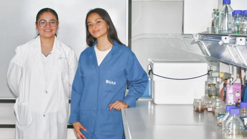 Alumnas BUAP desarrollan alternativa natural para combatir hongos y bacterias