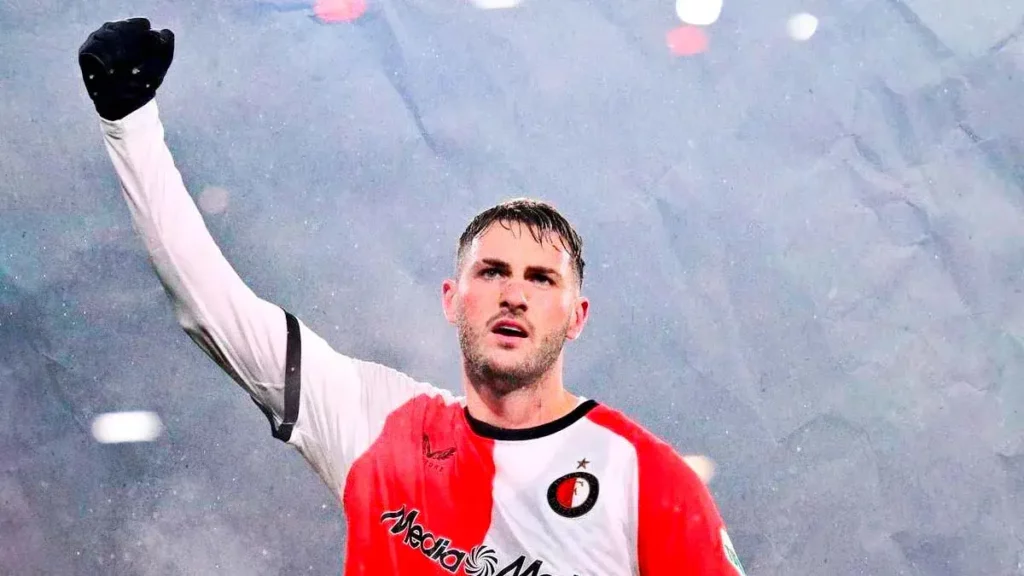 Santiago Giménez anotó doblete en triunfo de Feyenoord sobre Bayern Munich en Champions League