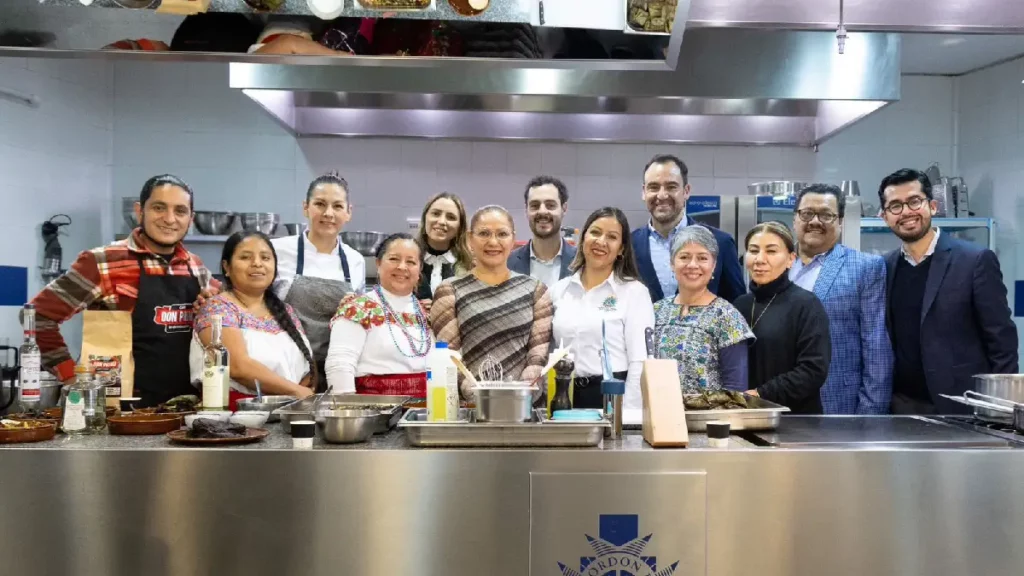 Presenta Jaime Oropeza a la ciudad de Puebla como destino cultural internacional