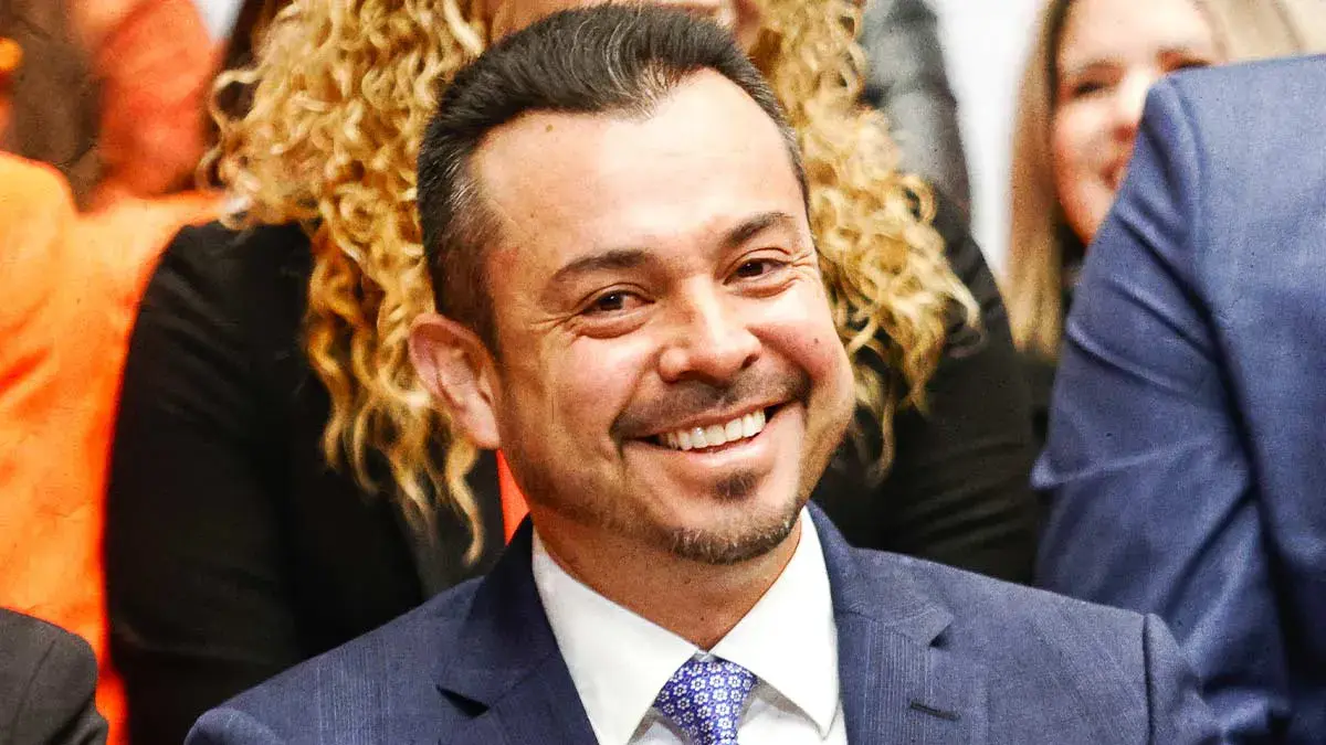 José Luis García Parra, coordinador de gabinete de Alejandro Armenta, anuncia su afiliación a Morena