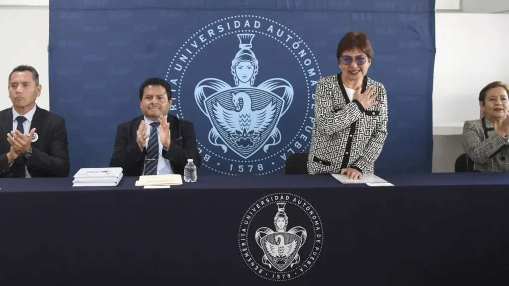 Reconoce Rectora Lilia Cedillo los logros de la Preparatoria 2 de Octubre, la más solicitada de la BUAP