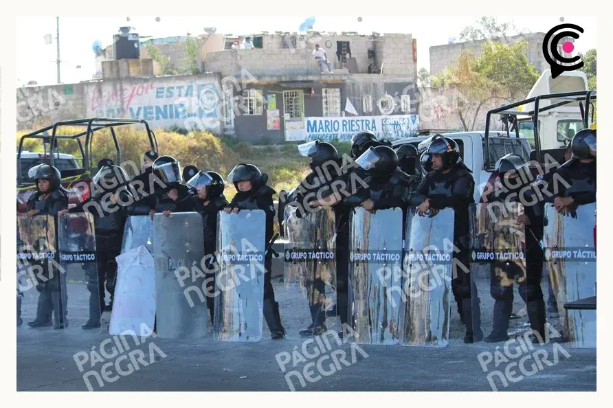 Tras choque múltiple, policía estatal murió prensado en la autopista México-Puebla