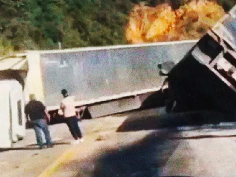 Accidente entre trailers en la autopista Puebla-Orizaba deja dos personas heridas 