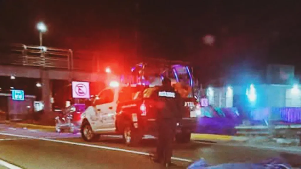 Joven murió atropellado al intentar atravesar el Periférico Ecológico, Puebla; responsable se fugó