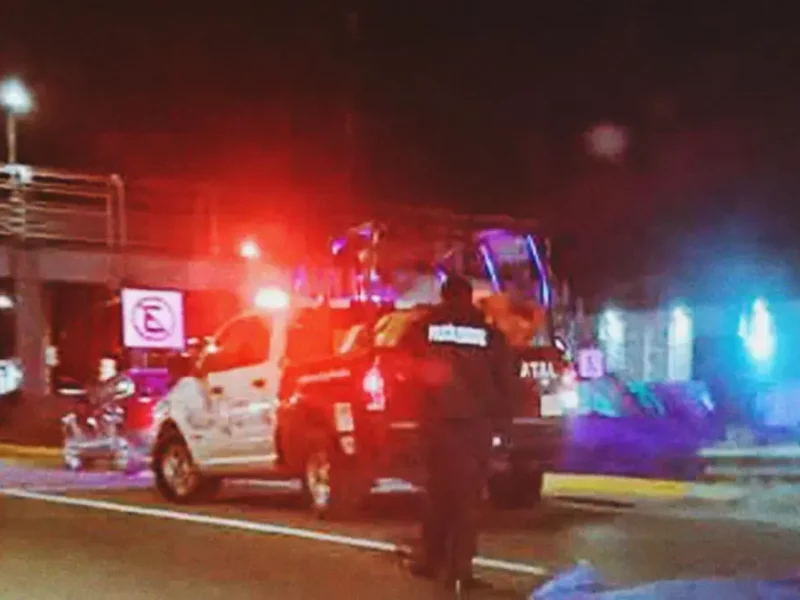Joven murió atropellado al intentar atravesar el Periférico Ecológico, Puebla; responsable se fugó