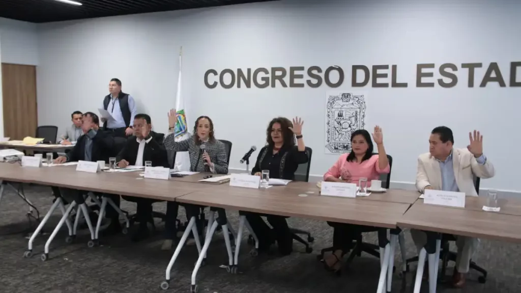 Aprueba Comisión del Congreso decreto para declarar al 2025 Año del Bicentenario de la Constitución de 1825