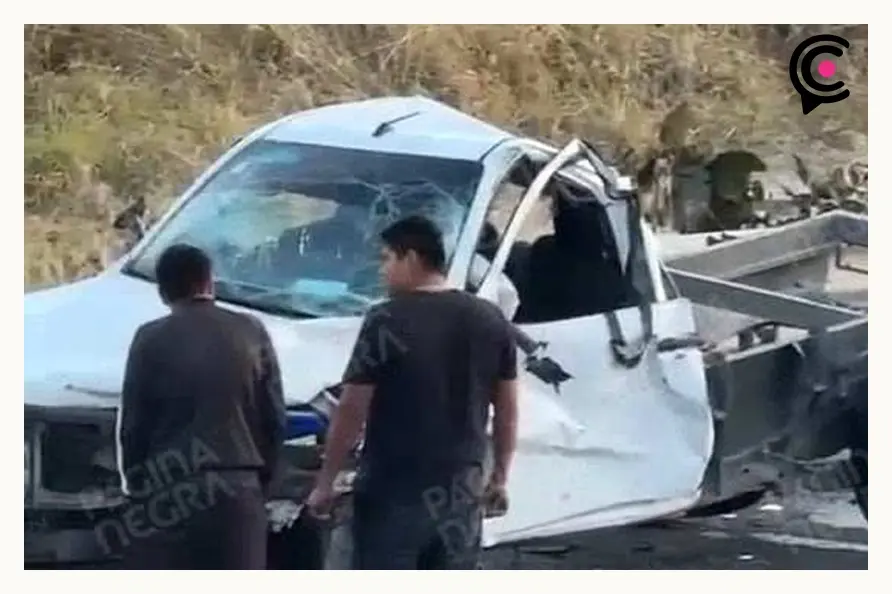 Choque entre auto y camioneta dejó a conductor muerto y tres heridos en Santa Isabel Cholula