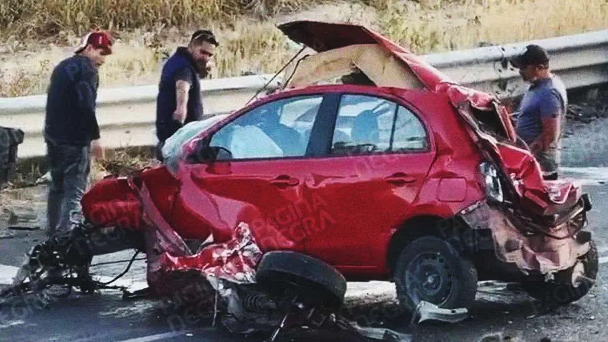 Choque entre auto y camioneta dejó a conductor muerto y tres heridos en Santa Isabel Cholula