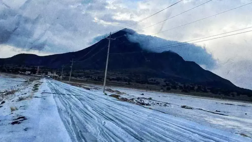 Fuerte granizada pinta de blanco Tepeyahualco, Puebla