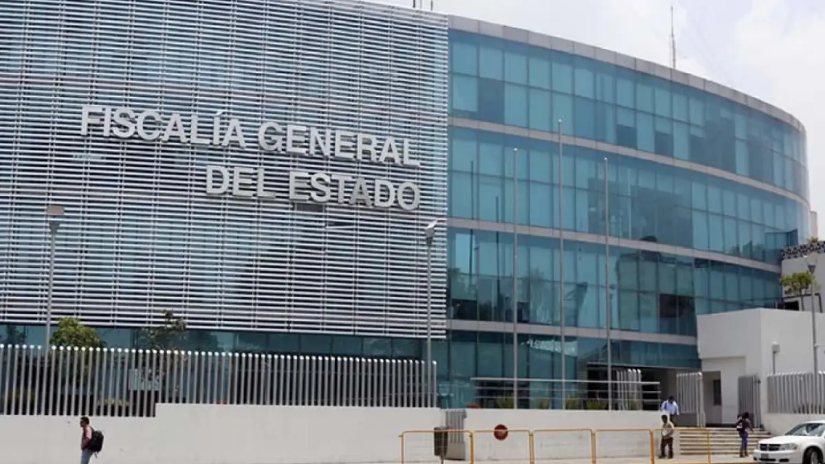 Acusan a Fiscalía de Puebla de cateo ilegal en casa particular tras operativo en Avenida Juárez