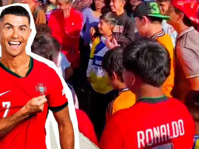Aficionados se reúnen en el Zócalo de Puebla para festejar el cumpleaños de Cristiano Ronaldo
