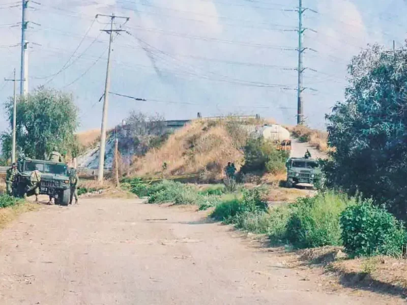 Detectan y desactivan toma clandestina en San Lucas Atoyatenco; aseguran una pipa 