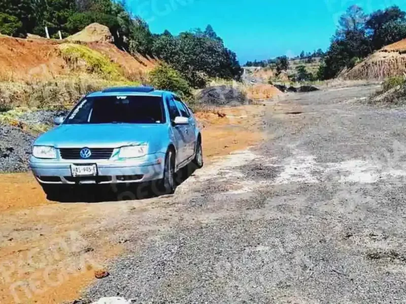 Abandonan auto con tres cuerpos en límites de Zacatlán y Chignahuapan en Puebla 