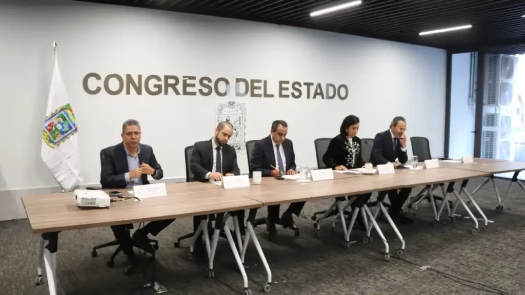 Aprueban exhorto para que municipios instalen comités de obra pública