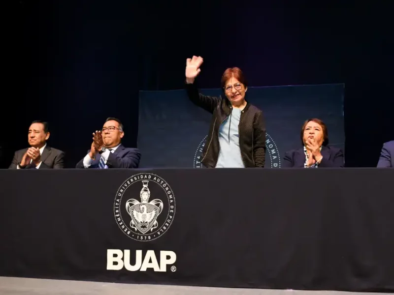 Entrega la Rectora Lilia Cedillo 291 definitividades a personal docente