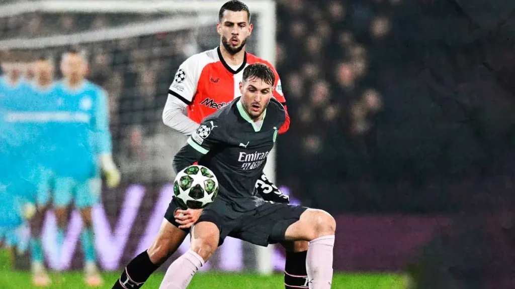 Santiago Giménez es titular en la derrota del AC Milan ante Feyenoord en Champions League