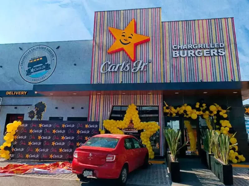 Carl's Jr regaló un año de hamburguesas gratis tras inauguración de sucursal Lomas de Angelópolis