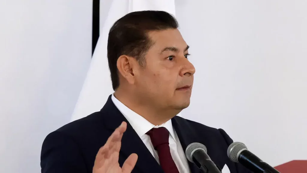 “Si Agua de Puebla no puede dar el servicio, que se vaya”: Alejandro Armenta
