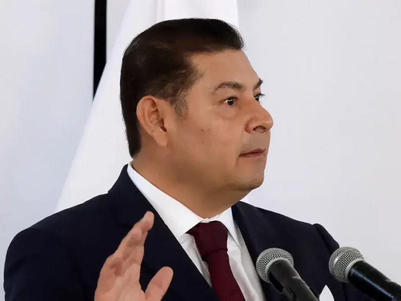 “Si Agua de Puebla no puede dar el servicio, que se vaya”: Alejandro Armenta