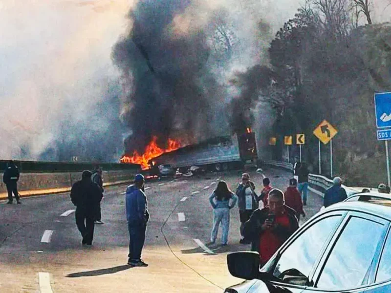 Accidente bloqueó más de doce horas la autopista México-Puebla; hay seis muertos y siete heridos