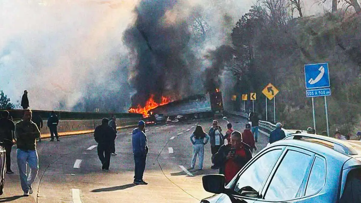 Accidente bloqueó más de doce horas la autopista México-Puebla; hay seis muertos y siete heridos