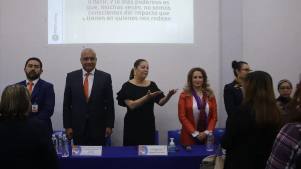 Inaugura Laura Artemisa Foro "Educar en Familia, Transformar en Comunidad”