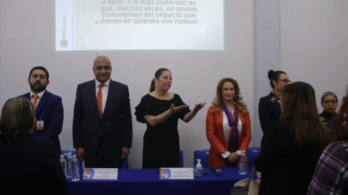 Inaugura Laura Artemisa Foro "Educar en Familia, Transformar en Comunidad”