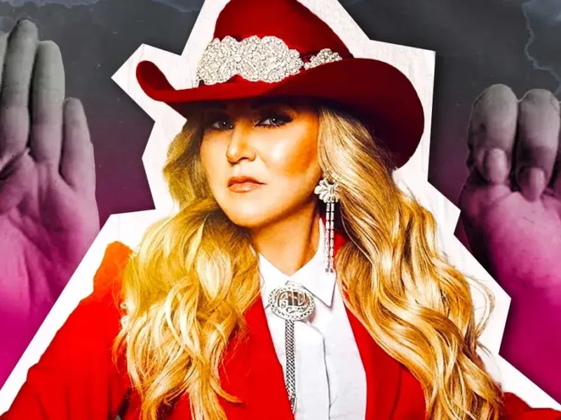 Alicia Villareal hace señal de auxilio tras finalizar concierto en Michoacán; denuncia violencia de Cruz Martínez