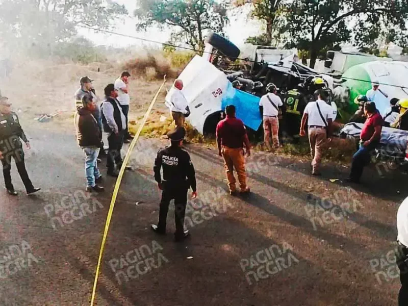 Luis Daniel murió prensado en Amozoc, Puebla; perdió el control del tractocamión que conducía