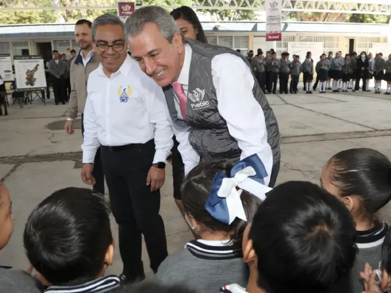 Entrega Pepe Chedraui obra educativa en la capital